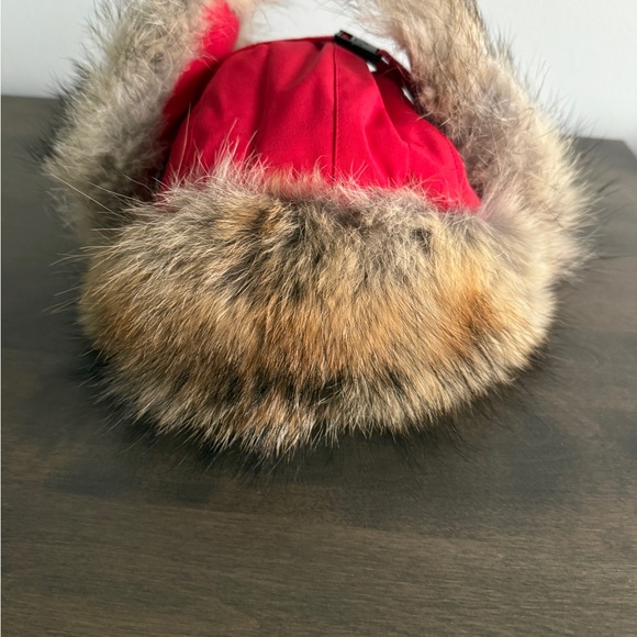 Canada Goose Kids Arctic Red Hat with Fur Trim - Picture 4 of 8